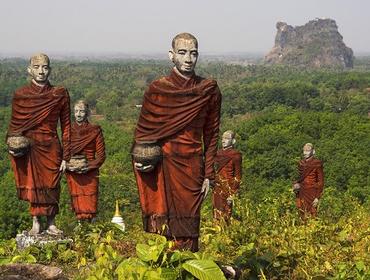 Monk statues, Maylamyine,