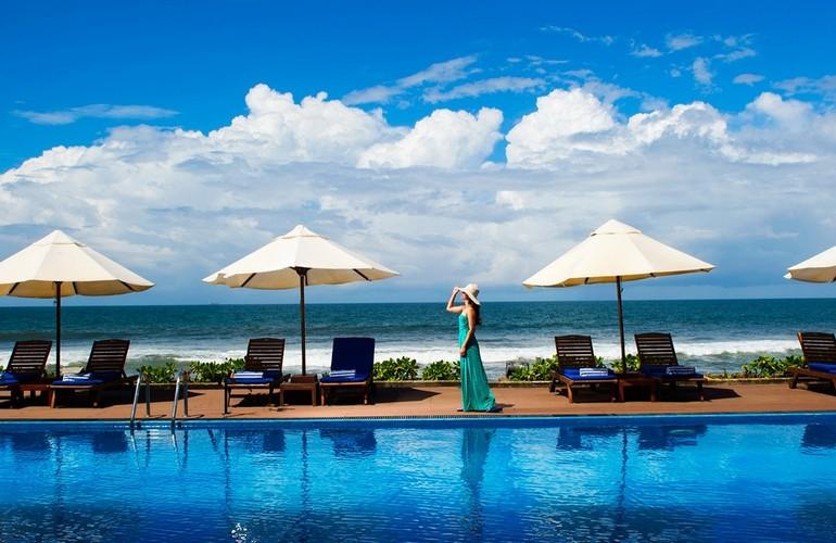 Swimming pool, Galle Face Hotel
