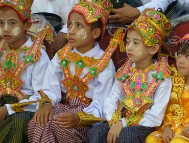 Novices, Shwedagon Pagoda