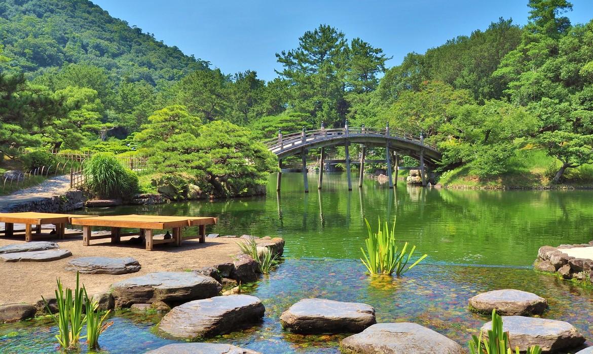A wooden bridge - Engetsukyo in Ritsurin Garden