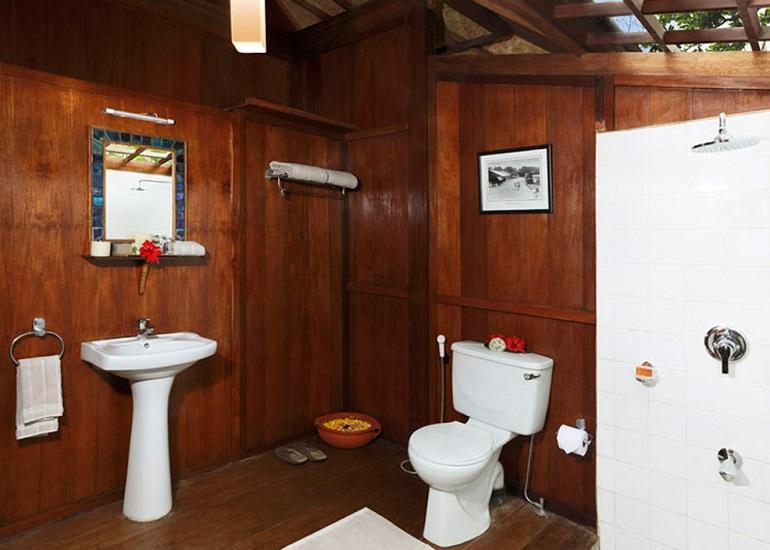 Bathroom, Barefoot at Havelock