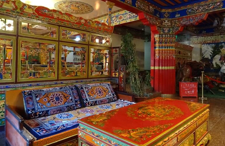 Traditional Tibetan decor, Gesar Hotel