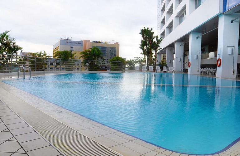 Swimming pool, Riverside Majestic