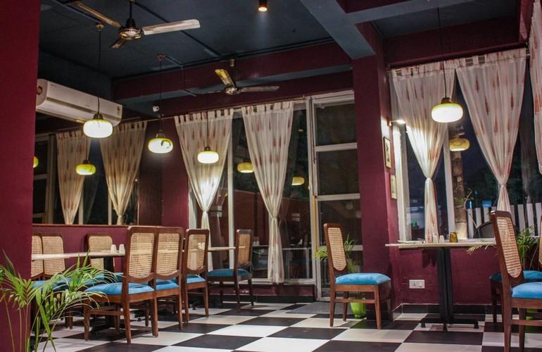 Dining Room, Ekaa Villa