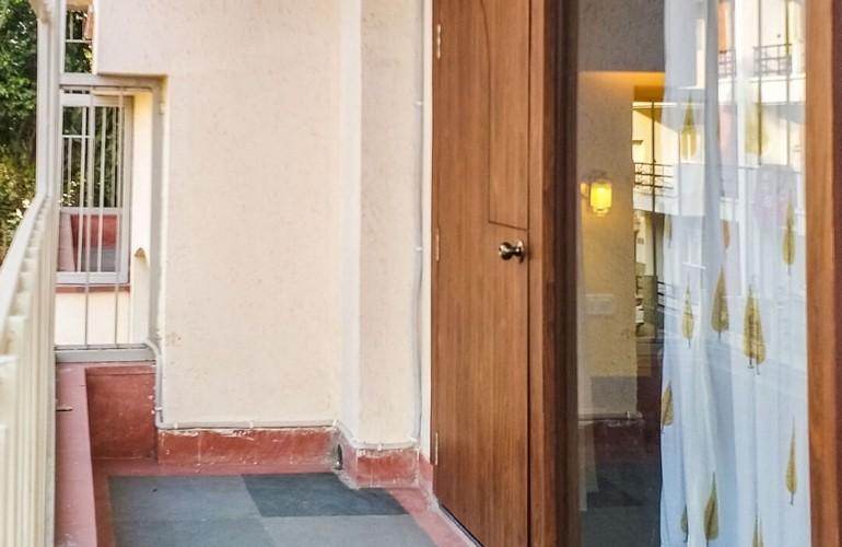 Grand King Room with Balcony, Ekaa Villa