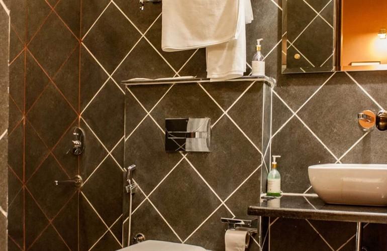 Queen Room Bathroom, Ekaa Villa