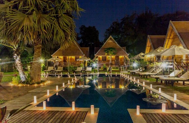 Angkor Heart Bungalow at night