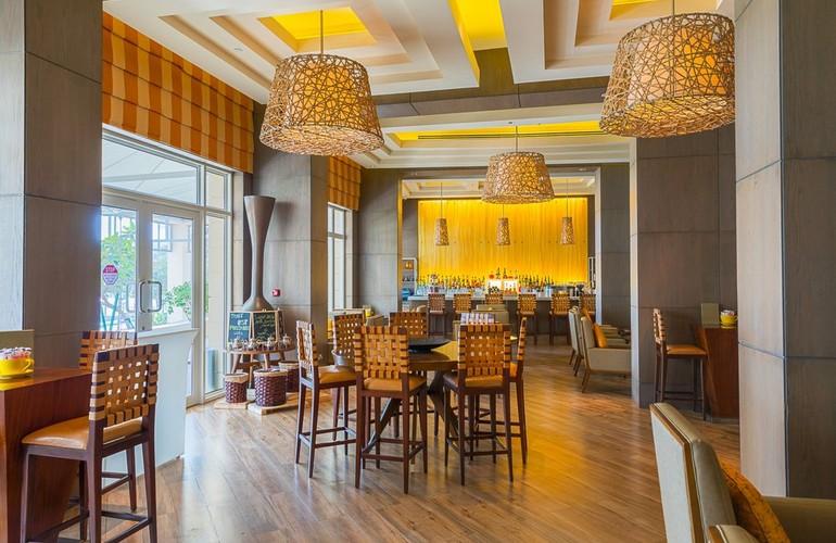 The Deck Lounge Bar, Barceló Resort Mussanah