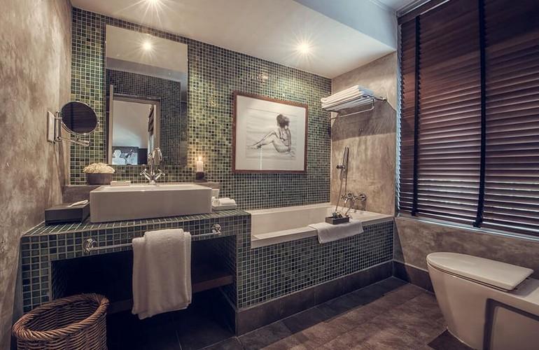 Bathroom, Tintagel Colombo