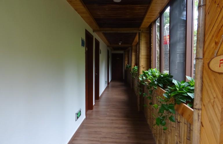 Corridor, Ridge Inn