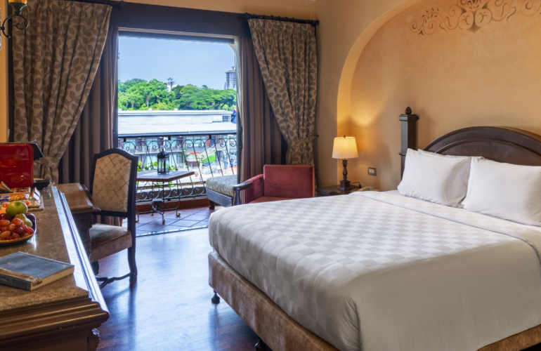 Deluxe Lago Riverview Room