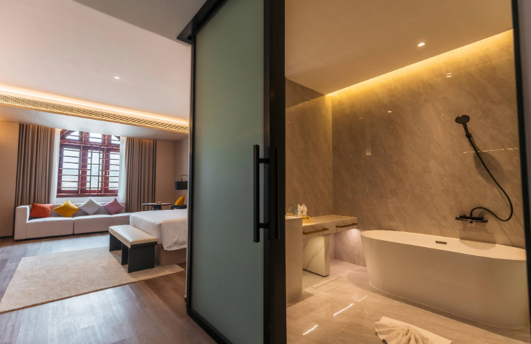Executive Suite Bathroom