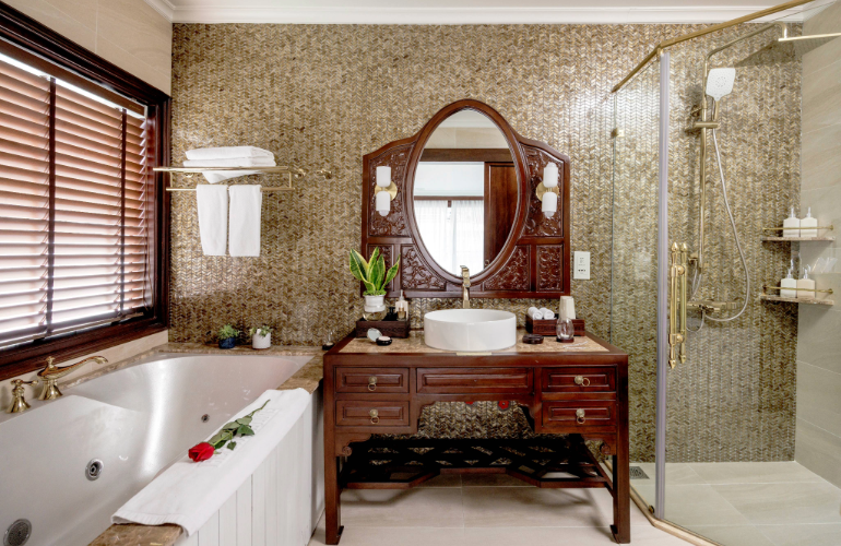 Junior Suite Bathroom