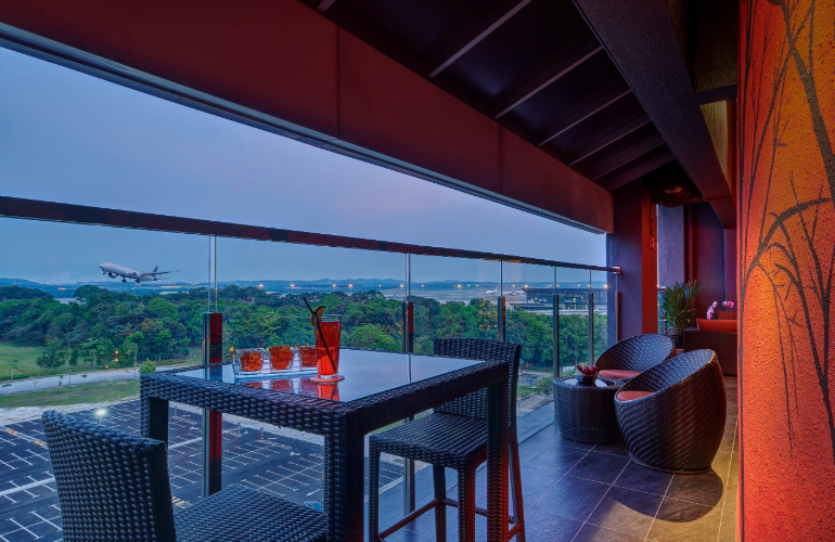 Runway on 9th - Lounge Bar